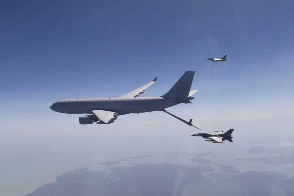 美国把B-52部署在澳大利亚，瞄准得是中国南海，该如何应对？河南省税务局局长
