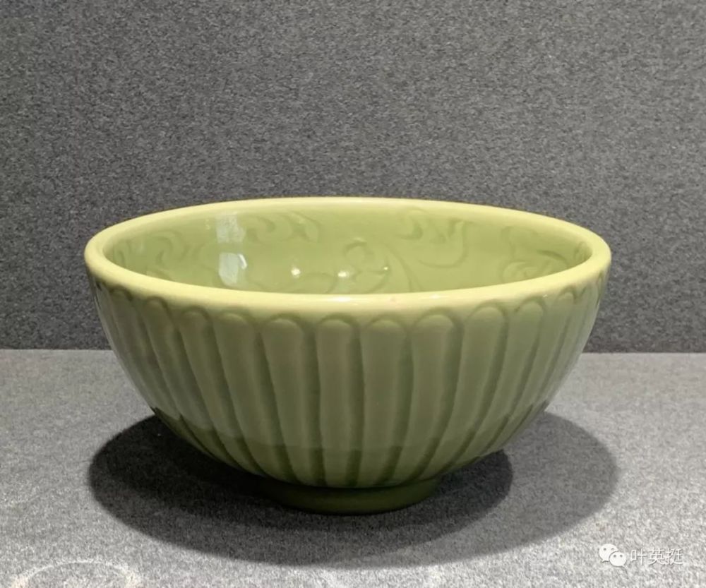 龙泉青瓷|龙泉窑刻花菊瓣纹碗_腾讯新闻