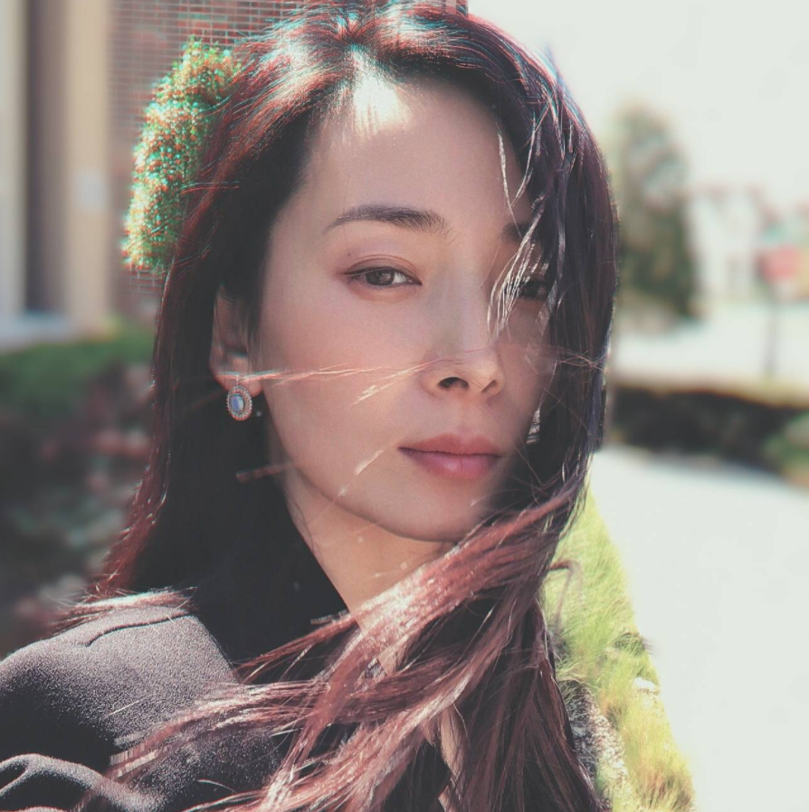 低调女星徐筠:踏实演戏,幸福生活,嫁演员丈夫一家四口其乐融融_腾讯