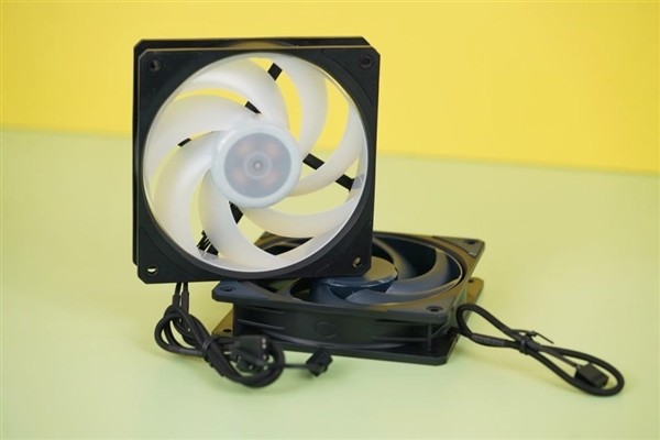 酷冷至尊莫比乌斯120p argb风扇图赏