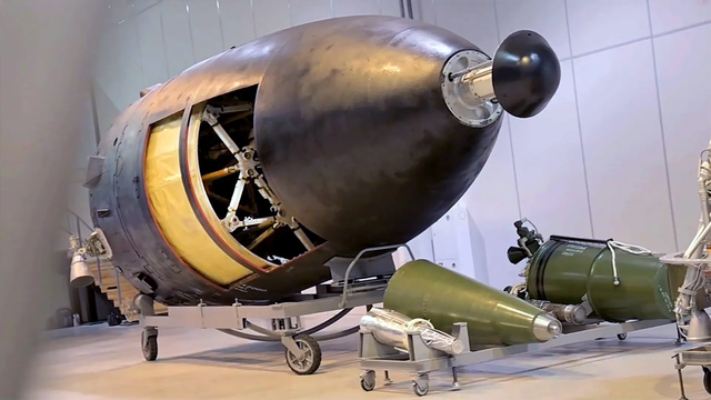 敏感时刻,俄罗斯"撒旦"核导弹曝光,亮出80万吨级核弹头