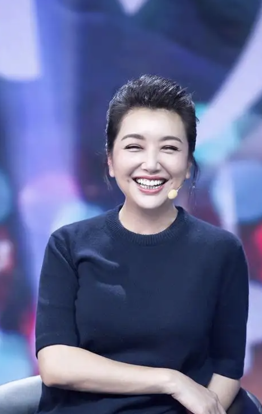 江珊和陈小艺近照,让我看到女星老去该有的样子-腾讯新闻