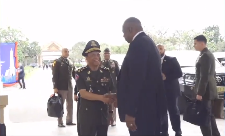 中美防长同时抵达，柬埔寨将军给中方热情拥抱，却仅与奥斯汀握手南京公务员考试职位表