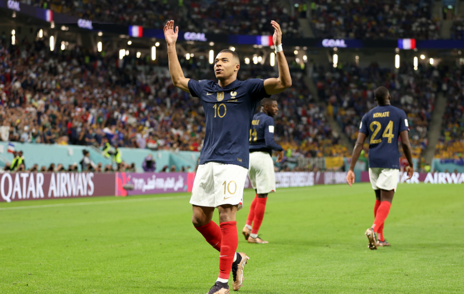 4：1！法国拒绝冷门，吉鲁梅开二度追平亨利，姆巴佩加冕队史第一人2019年现任最年轻副国级