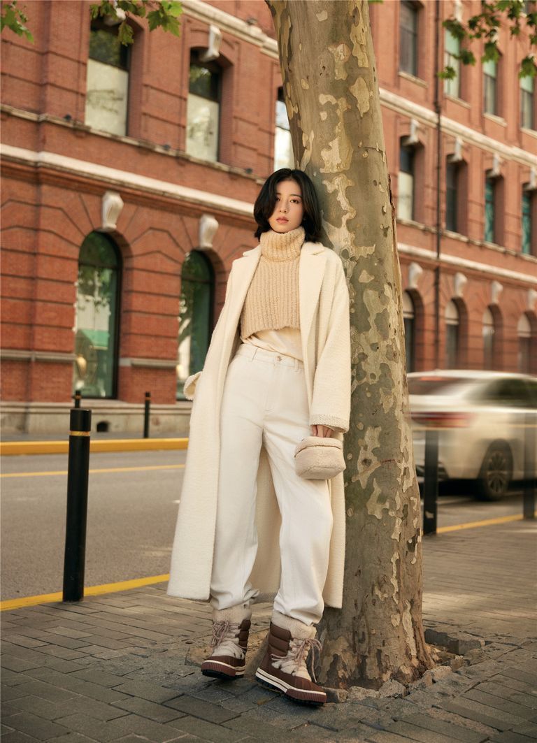 众星演绎全新Loro Piana Extra Pocket手拿包_腾讯新闻