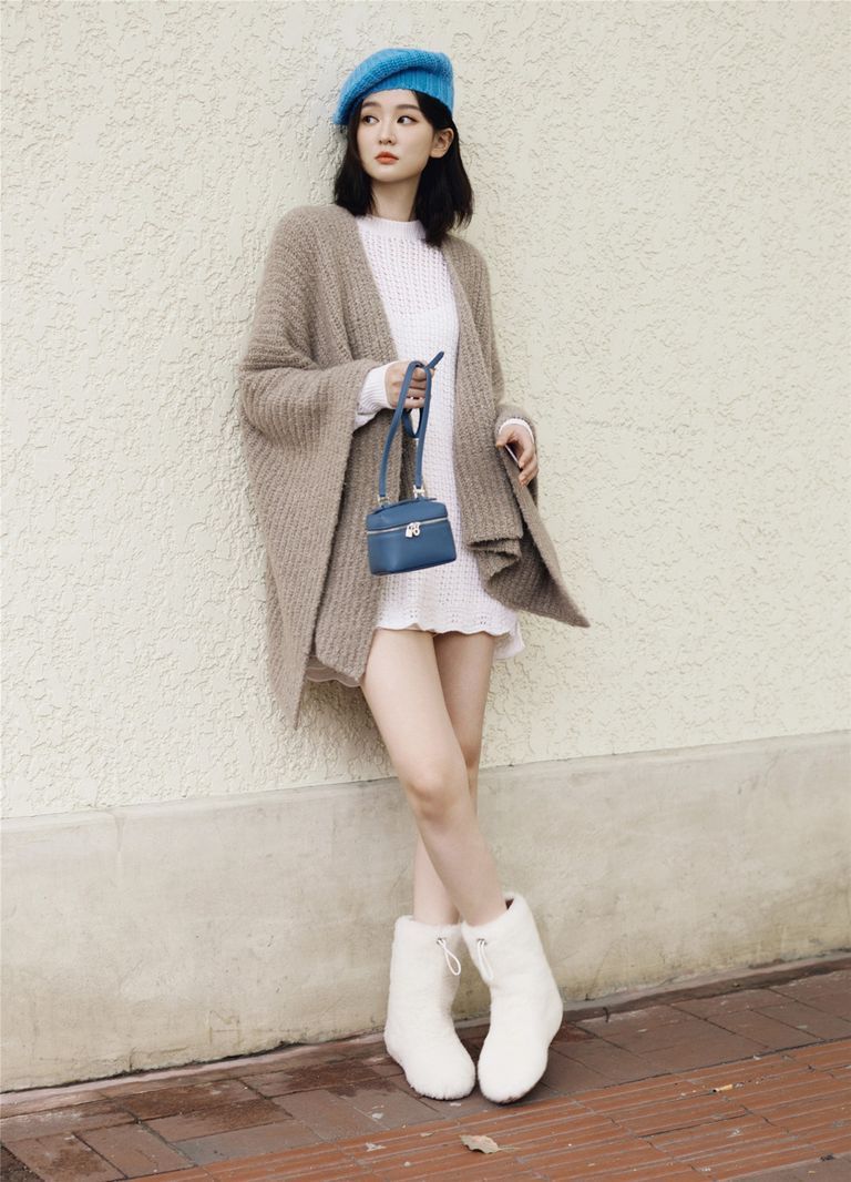 众星演绎全新Loro Piana Extra Pocket手拿包_腾讯新闻