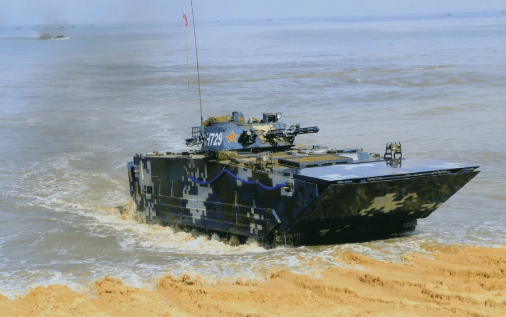 军所属的6个两栖合成旅装备了上千辆05式两栖突击车和05式两栖步战车