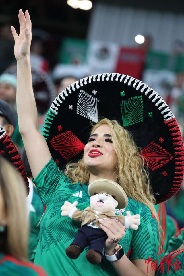 【冬天里的世界杯】千姿百态的墨西哥球迷_腾讯新闻