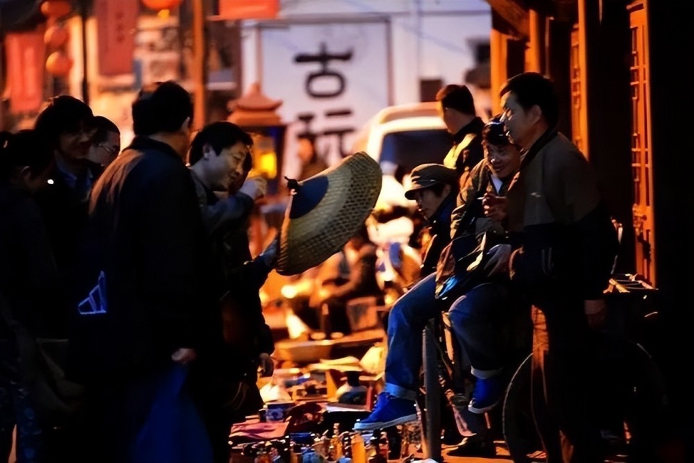上海有个神秘鬼市,每天凌晨开张,天亮散场,到底在卖些什么东西?