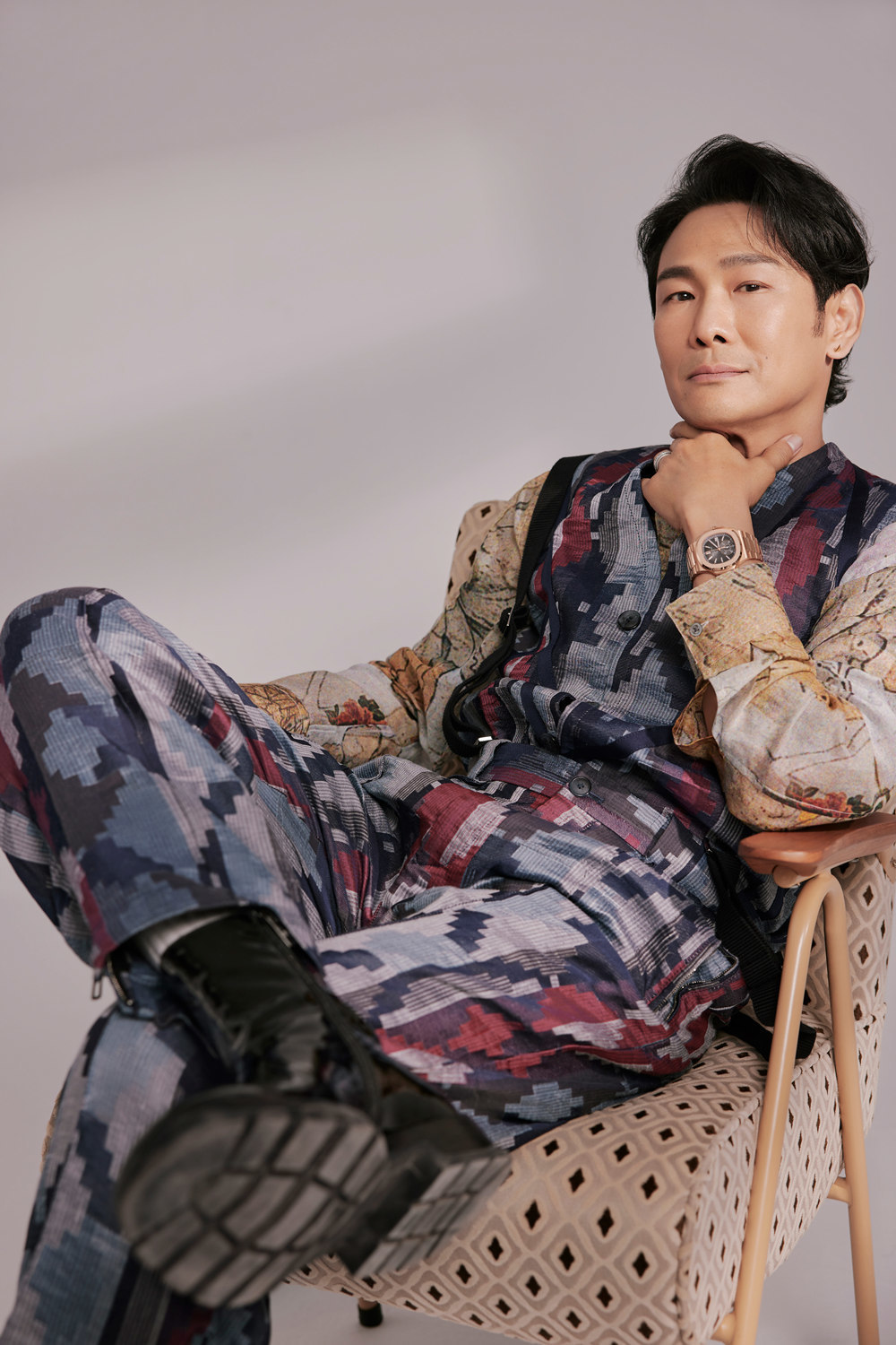 杜德伟印花风写真释出 成熟优雅气质尽显插图1