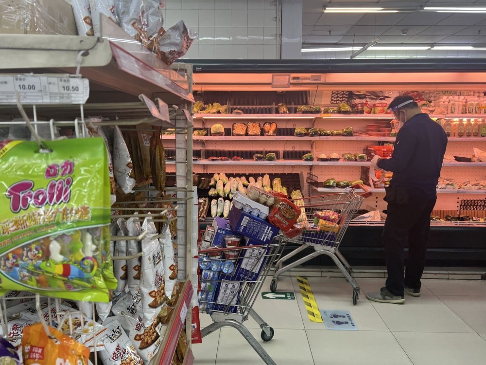 北京丰台：商超生鲜货架满满，分拣员一天接百来个订单南京东路介绍