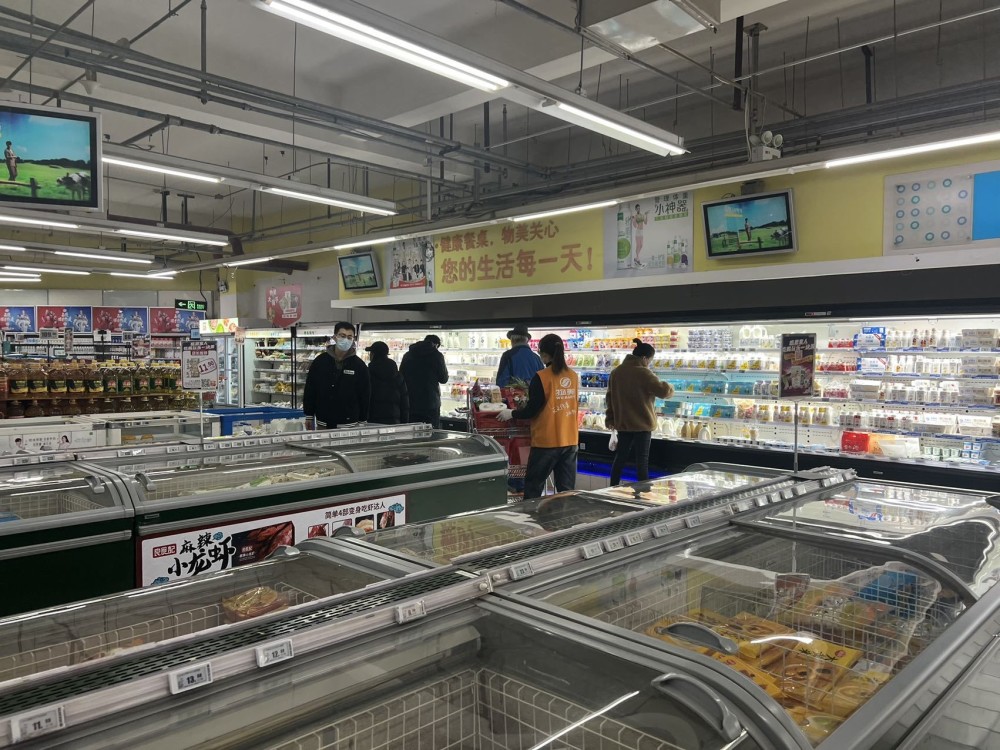 北京丰台：商超生鲜货架满满，分拣员一天接百来个订单南京东路介绍