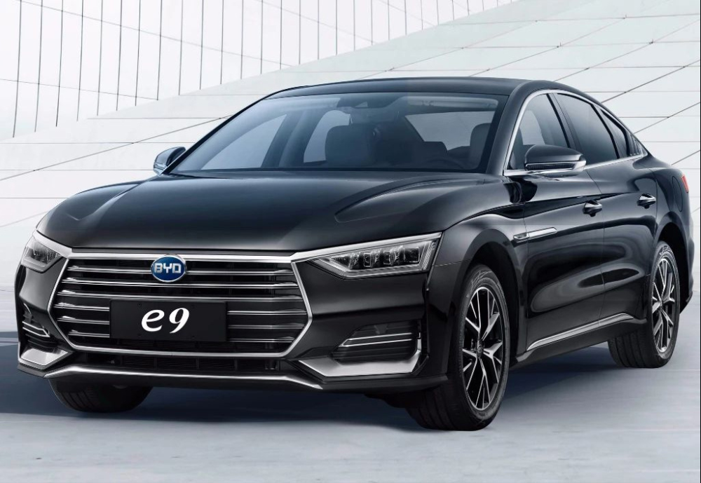 贵了6000元配置微调售价2418万元的新款比亚迪e9上市