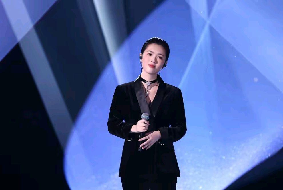 《2022好声音》10人签约梦响强音,前三甲前签约,周菲戈挺意外_腾讯