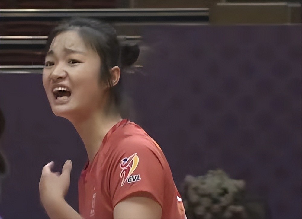 深圳女排轻取云南队豪取三连胜,薛翼枝表现高光,云南队成绩惨淡_腾讯