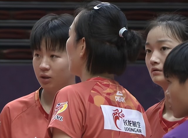 云南女排派出了刘梦雅,胡玉琴,张馨露,杨玛伊婷,娜塔莎,何捷,马逾雪的