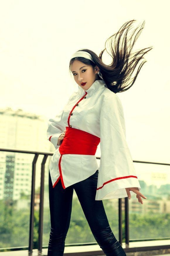 全身包裹难掩性感身材,拳皇最强禁欲系美女,御姐神乐千鹤