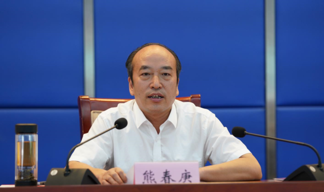 前任中国铁路南昌局集团有限公司党委书记,董事长为熊春庚.