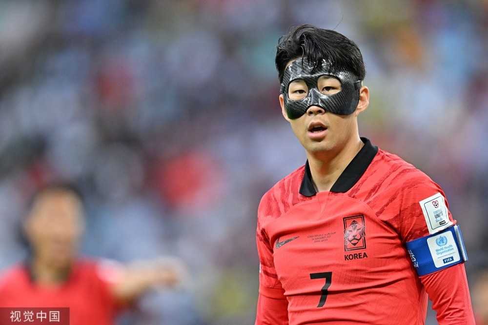 本场比赛,现效力于英超热刺队的韩国球星孙兴慜首发登场,这是他代表