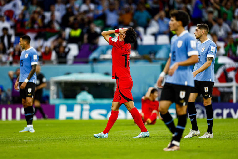 乌拉圭球员拥抱孙兴慜！有说有笑，中国球迷却不干了：韩国队太脏开言英语和流利说哪个好