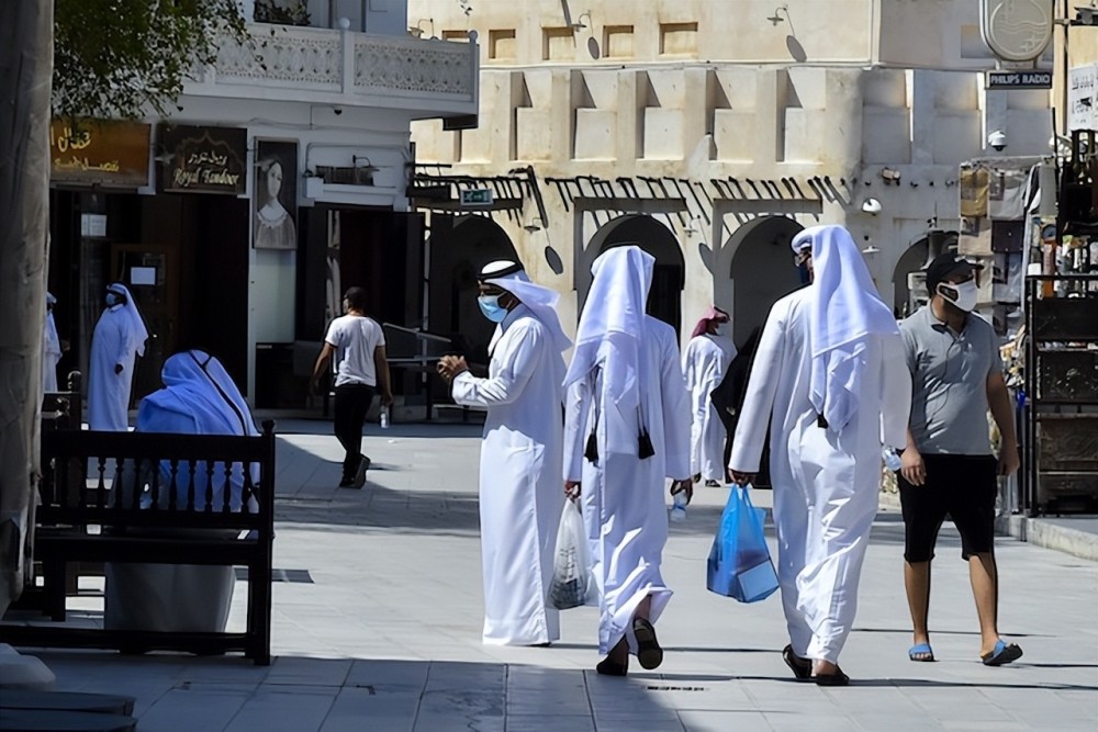 看衣识人,通过服饰来分辨中东不同地区的男性,白长袍也大有不同_腾讯