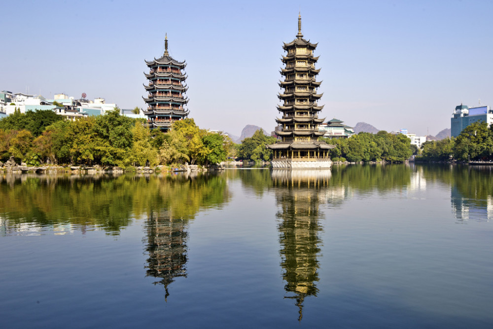 中国名塔桂林的文化地标创下了三项世界之最的日月双塔