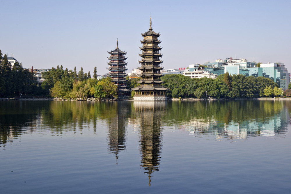 中国名塔桂林的文化地标创下了三项世界之最的日月双塔