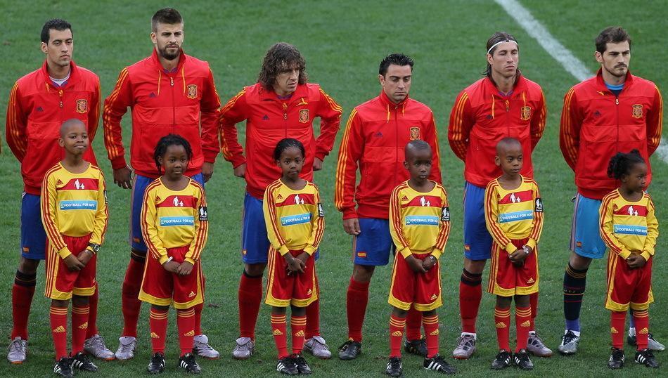 世界杯国歌场面——西班牙球员为什么不唱国歌？手机密码ABCD数学题