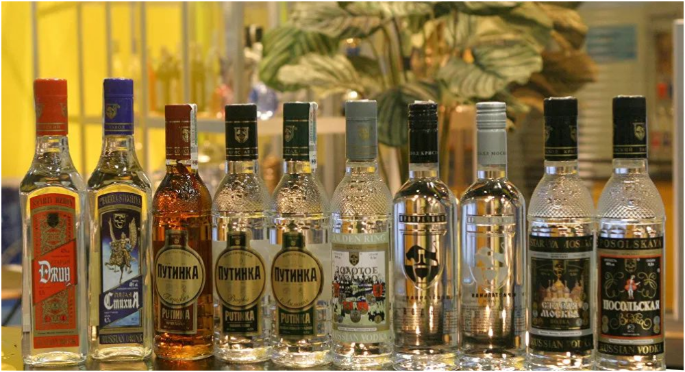 伏特加(vodka)是俄罗斯和波兰的国酒,又称俄得克,俄斯克,是北欧寒冷