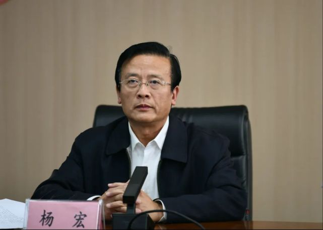 党委书记林松柏主持会议,并代表专家组和个人反馈考查工作整体情况