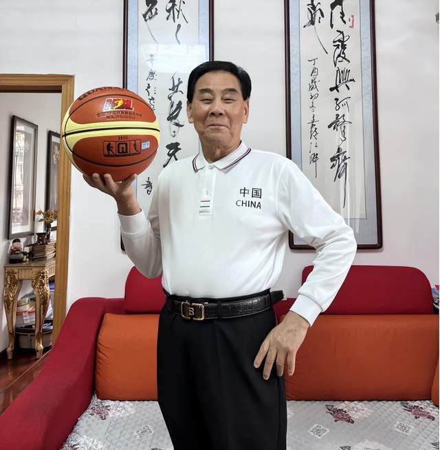 "专访全国体育优秀篮球裁判员李天铭