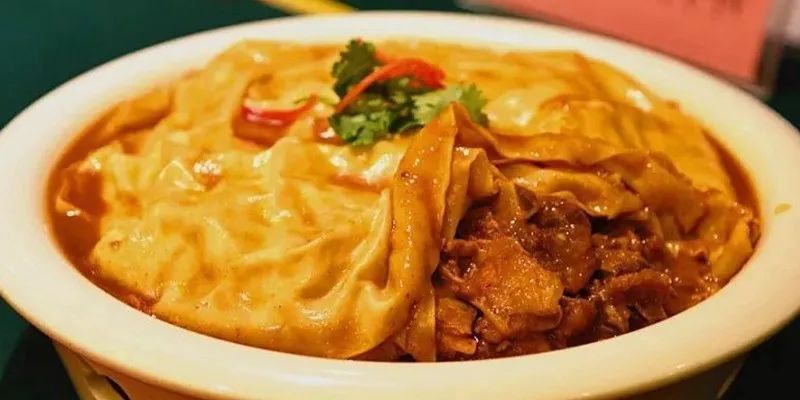 新疆美食羊肉焖饼子,闻这香味,就让人不禁吞口水_腾讯新闻