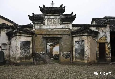 他是颖川郡父城县(在今河南宝丰东)人.