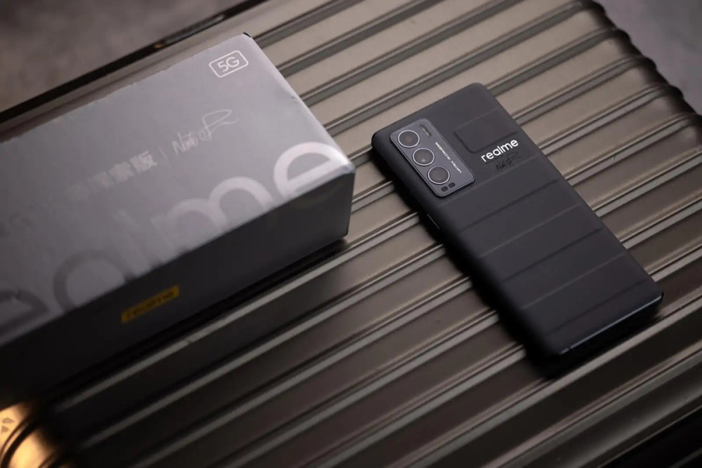 11月17日,realme真我手机又发布了真我10系列,并接连推出了真我10