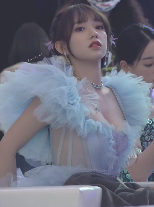 四肢纤细,但身材火辣,程潇被粉丝称为"人间芭比".