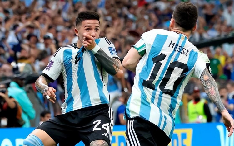2-0！梅西在更衣室带队唱歌跳舞，阿根廷上升到积分榜第二你需要什么用英语怎么说