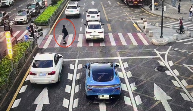 好看·南方号丨c罗踢出超帅"香蕉球",原理是什么?