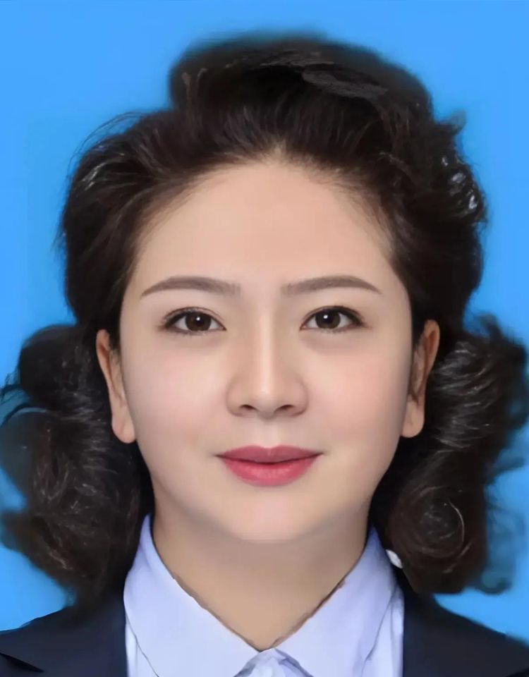 美女局长李少莉走红!戴3万元耳钉和lv丝巾,被质疑奢侈品插图