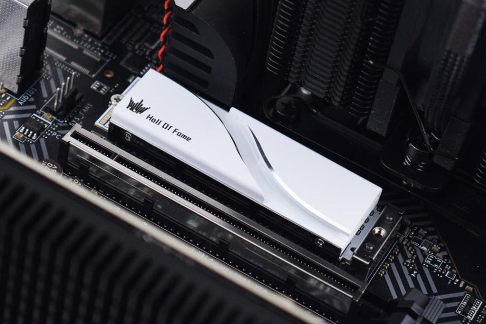 影驰hof pro30 1tb固态硬盘开箱试玩:5000mb/s的主流选择_腾讯新闻