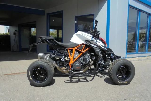 四轮超级公爵ktm1290sdratv极速超过200kmh