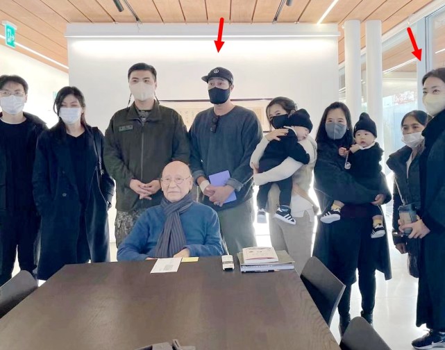 苏志燮婚后首度与小17岁嫩妻秀恩爱,女方肤白貌美紧挽老公手臂_腾讯