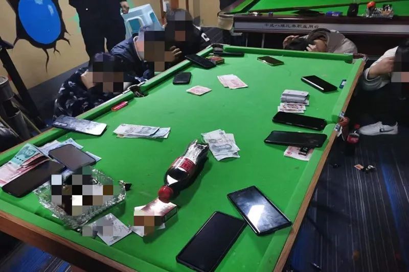 【冬季平安守护行动】赌博现场,11人全部被抓获……_腾讯新闻