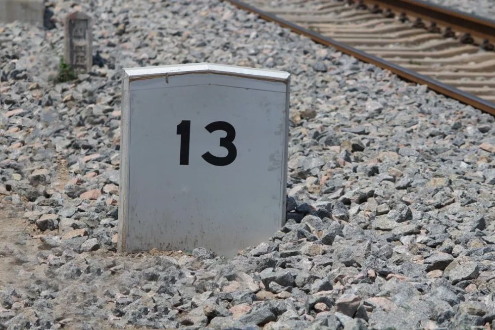 标圆曲线和缓和曲线的始(终点标桥梁标,隧道(明洞)标,坡度标铁路局