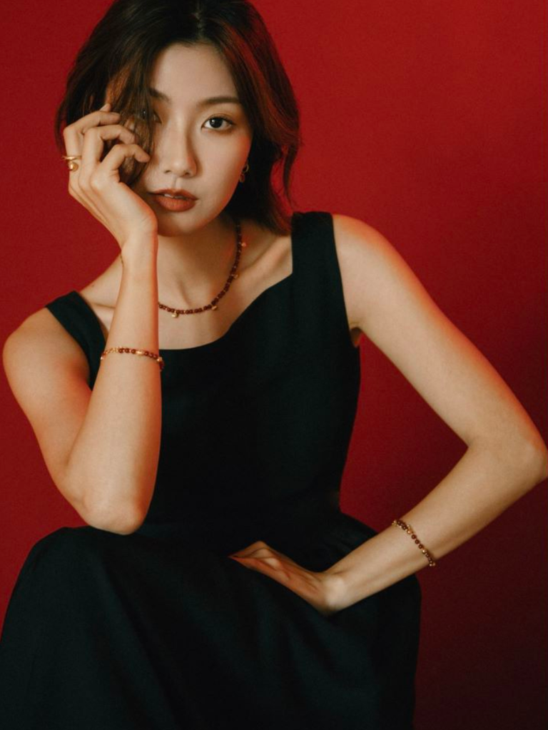 missoma发布首个红玉髓珠宝系列 与时尚博主savi再次合作,共创兔年