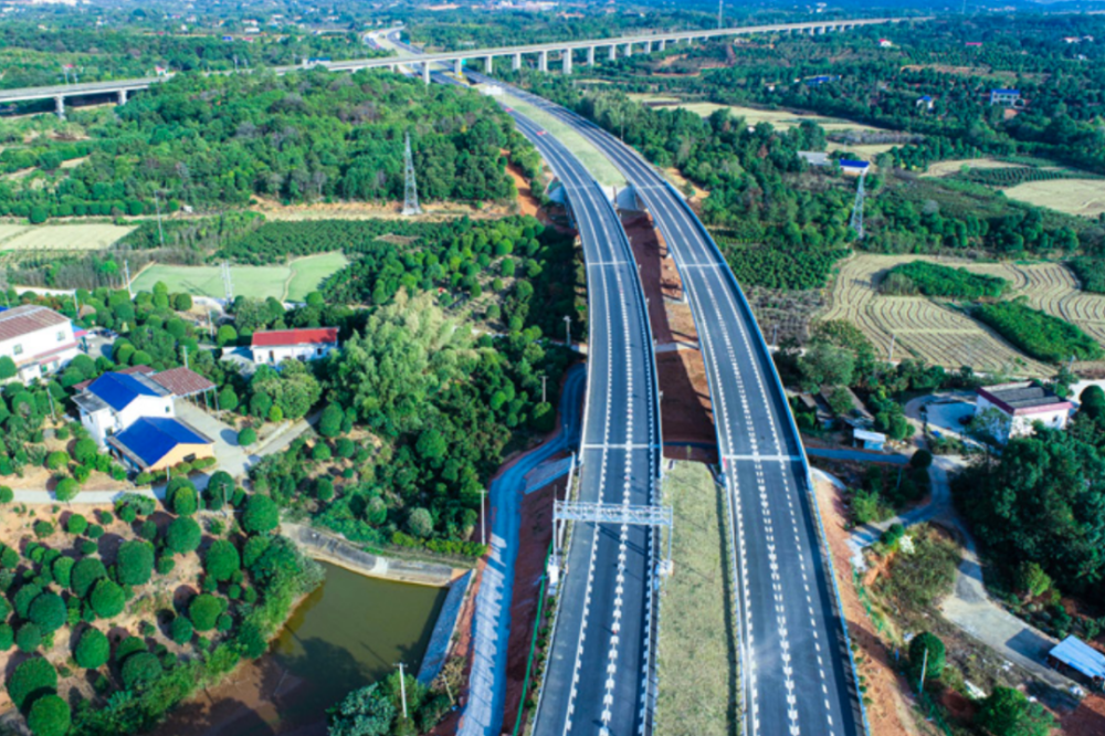 江杉高速上落步塘分离式立交桥.