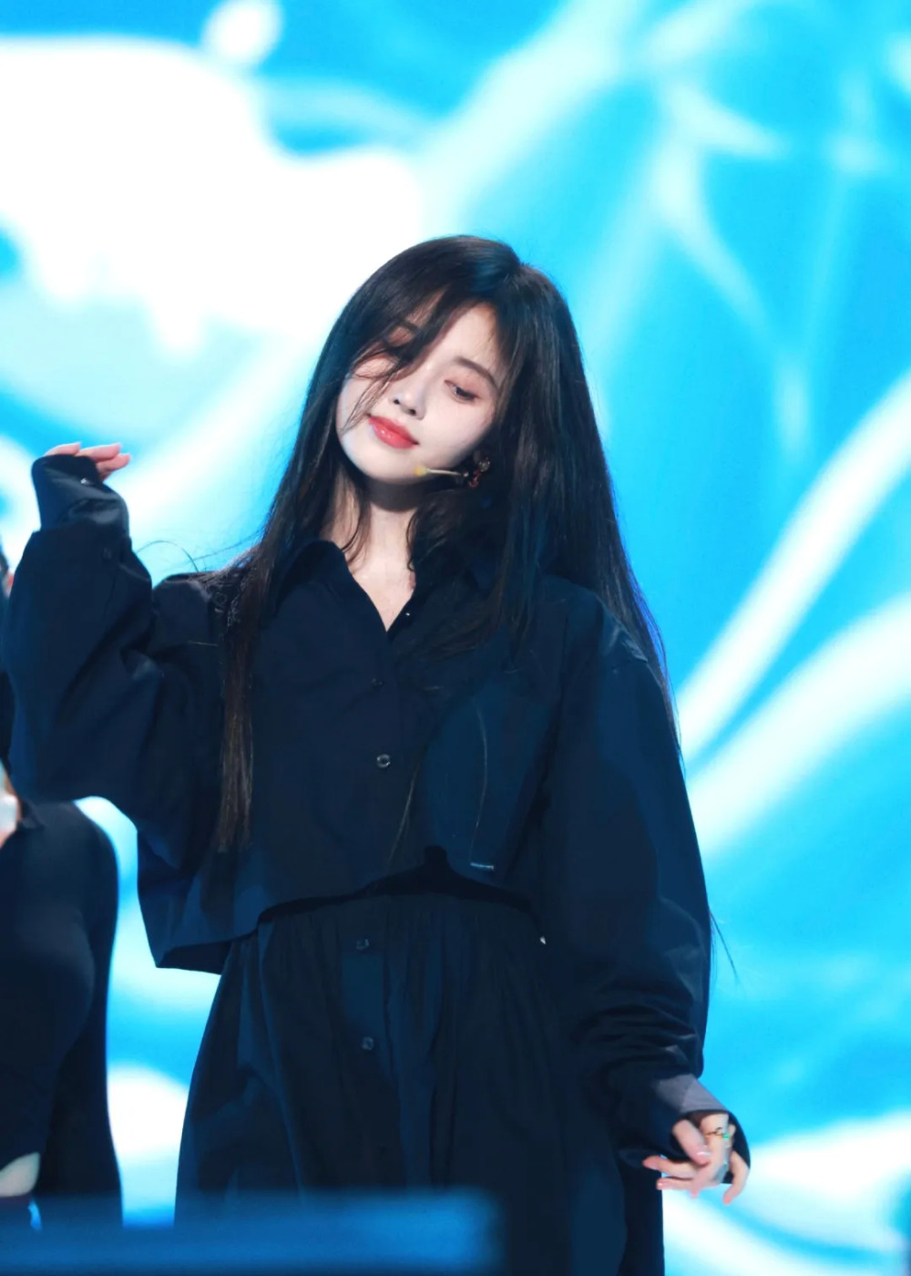 鞠婧祎全开麦唱跳网友大胆猜测如果她去韩国是不是杀疯了