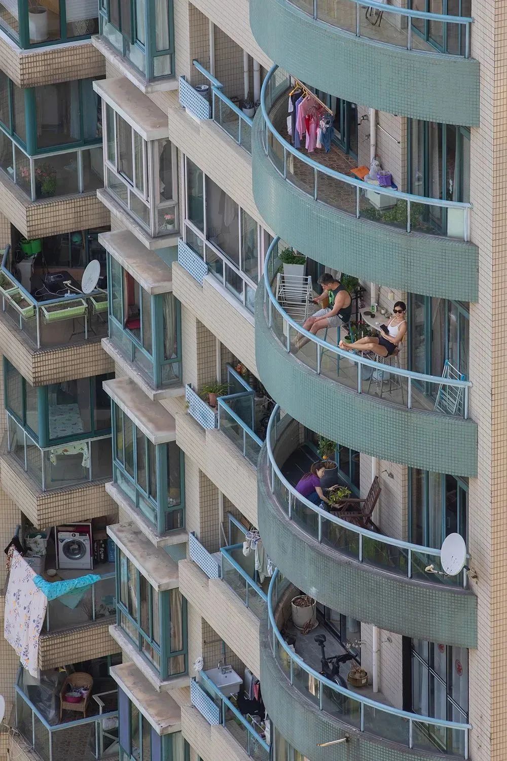 2022年4月11日,因为足不出户,我难得有机会认真观察我所在的小区,对面