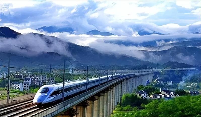 西成铁路正线工程按计划推进