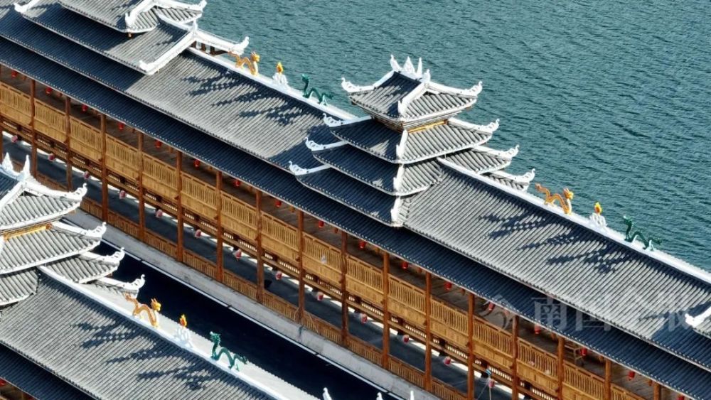 最新柳州又一座超美风雨桥通车