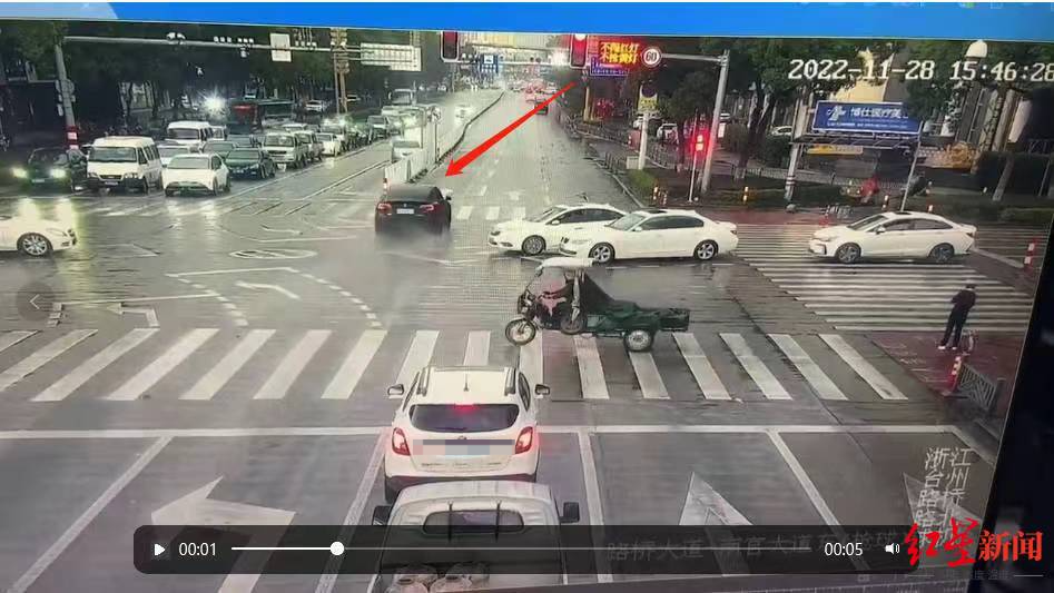 台州一特斯拉与两车追尾碰撞致两死一伤目击者：肇事车辆在左转车道闯红灯北京K12教育产品